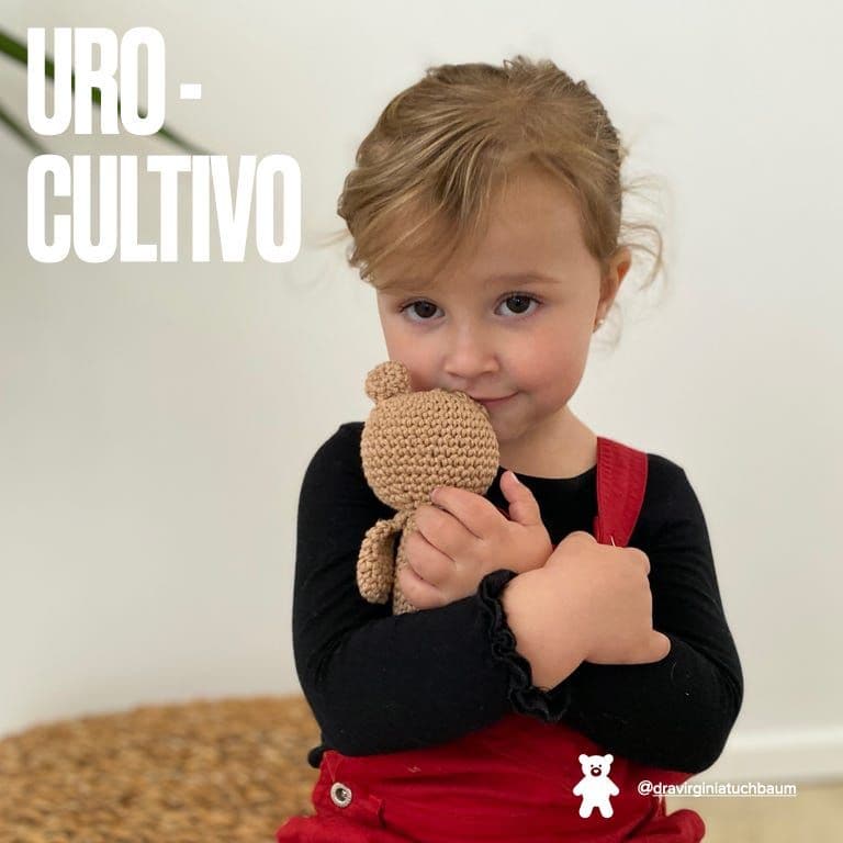 Esquema de cómo tomar la muestra de orina del chorro medio en un frasco estéril, en un nene y en una nena.